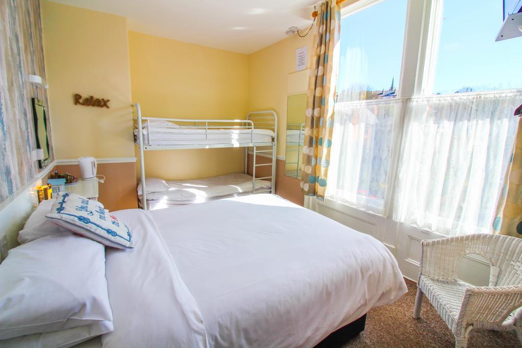 The Scarborough Travel And Holiday Lodge Extérieur photo